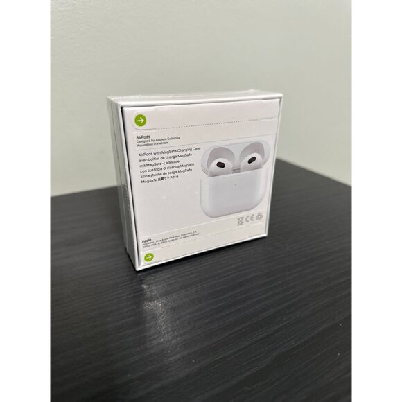 Apple AirPods With MagSafe Charging Case - Picture 2 of 3